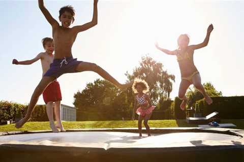 What Size Trampoline is Right for You? This is a simple guide - trampolinedude.com