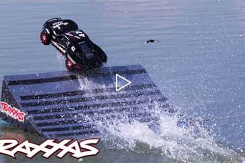 Slash 4X4: Hydroplane Jump On Water!