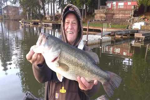 The Best Baits for Largemouth Bass Fishing in Northern VA: An Expert's Guide