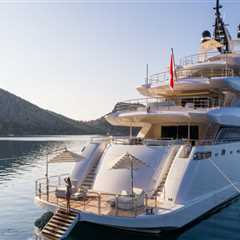 Explore The Crystal Waters: The Benefits Of A Yacht Charter Vs. Traditional Boat Tours