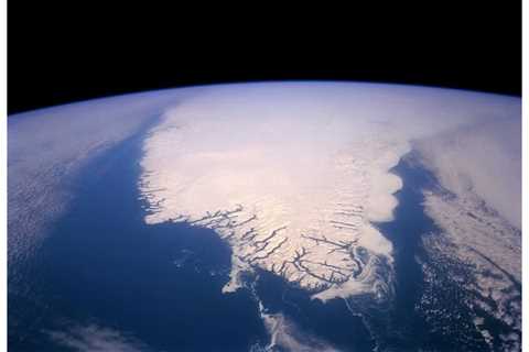 The Polar Retrospective – A French in Greenland, record Arctic heat, a new view on an old Polar..