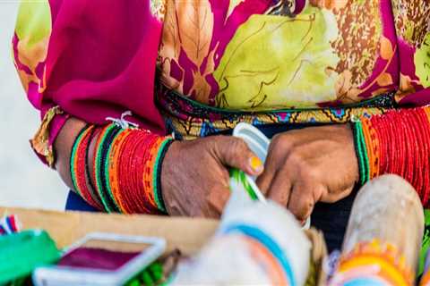 Exploring the Online Market for Artisans in Panama City, Florida